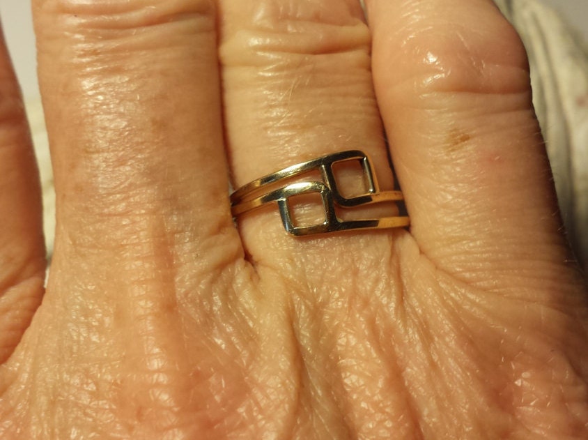14k Gold Ring: Minimalist Diamond Design, Stacking Band