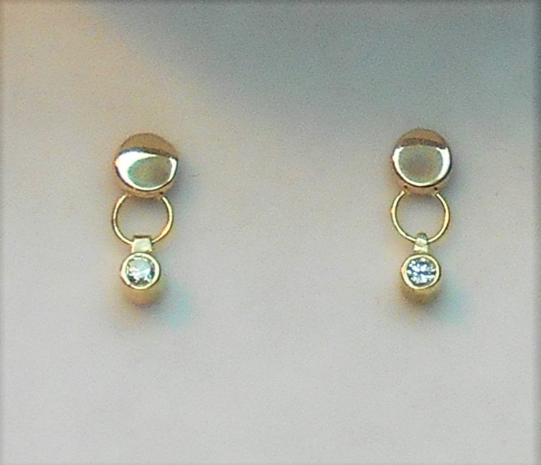 14k Yellow Gold Diamond Dangle Earrings: .10ct SI1