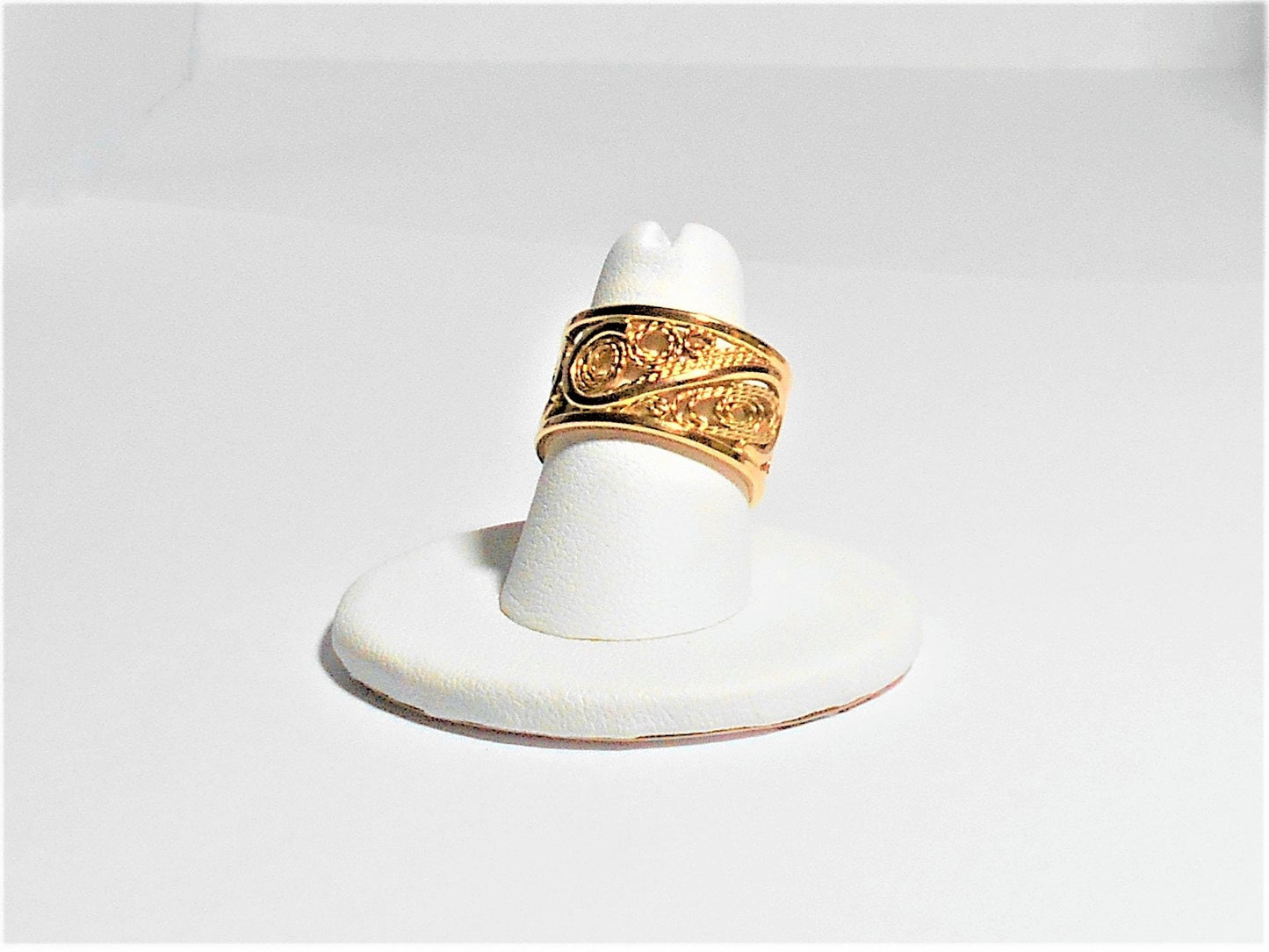 Handmade 14K Gold Filigree Wedding Band Ring