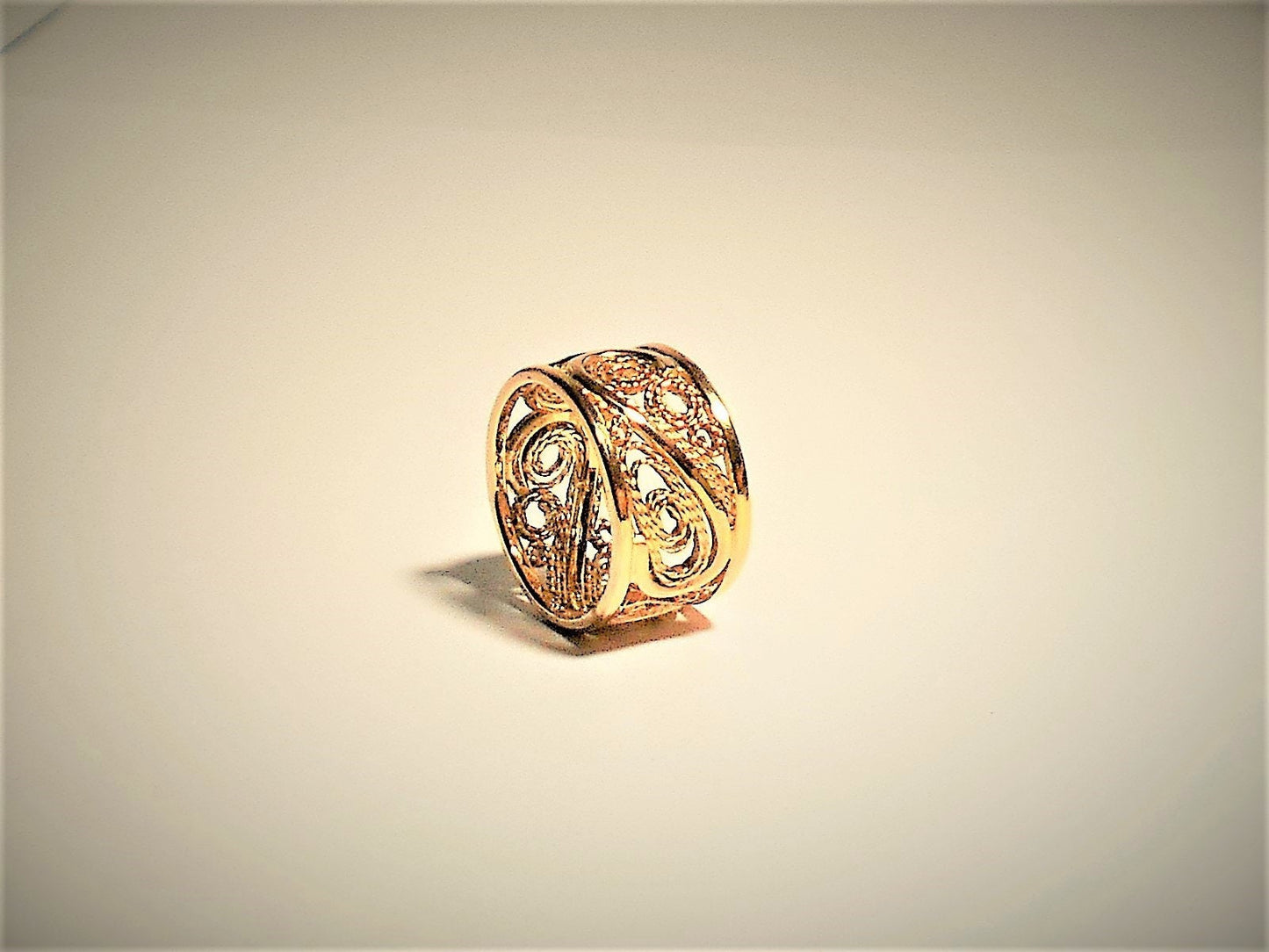 Handmade 14K Gold Filigree Wedding Band Ring
