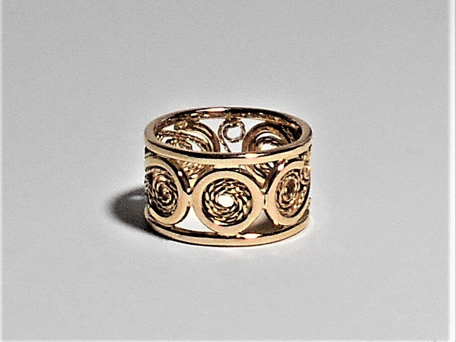 Handmade 14K Gold Filigree Wedding Band Ring